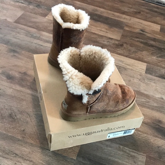 Classic short chestnut uggs - Picture 3 of 8